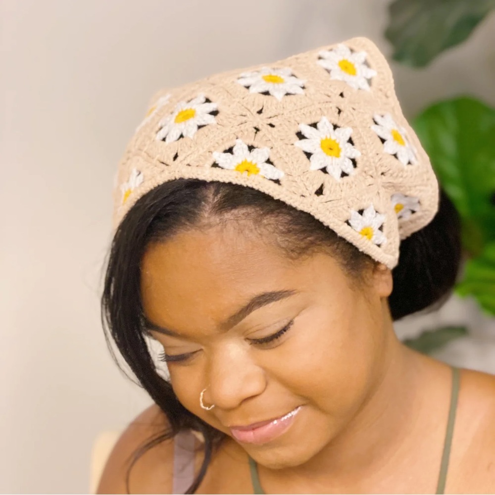 Daisy Crochet Bandana - Cream color